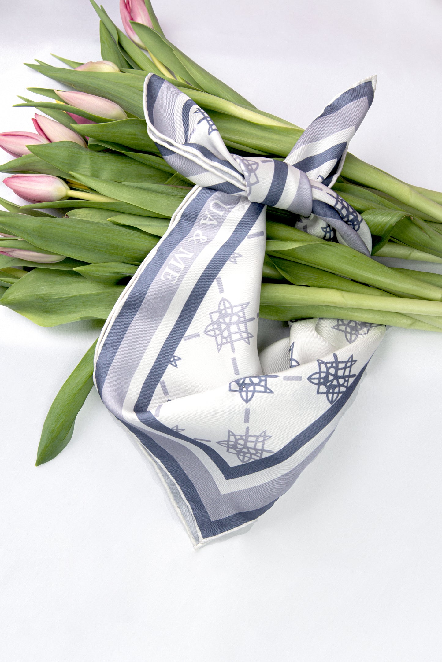 Carré de soie Mono - Blue Myrtille